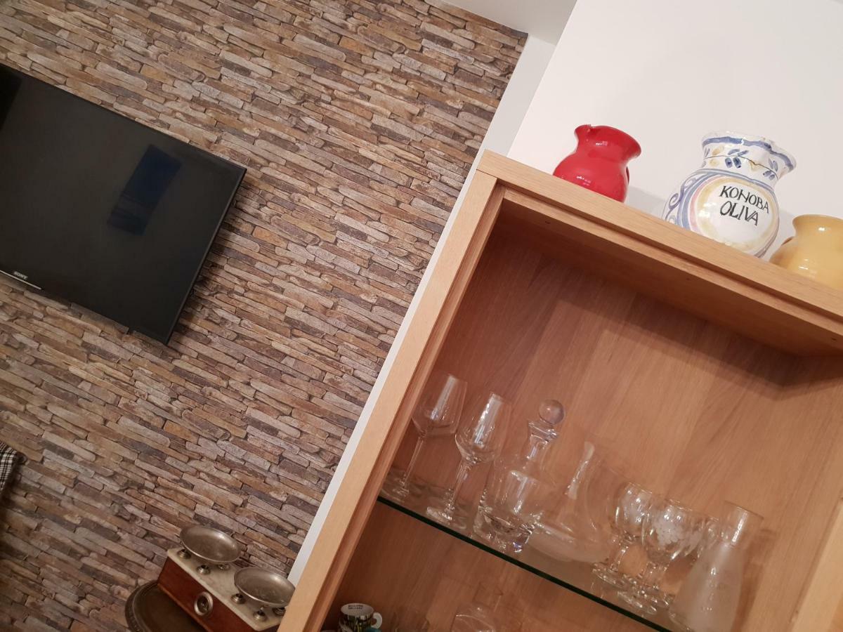 Modern Stylish Near *