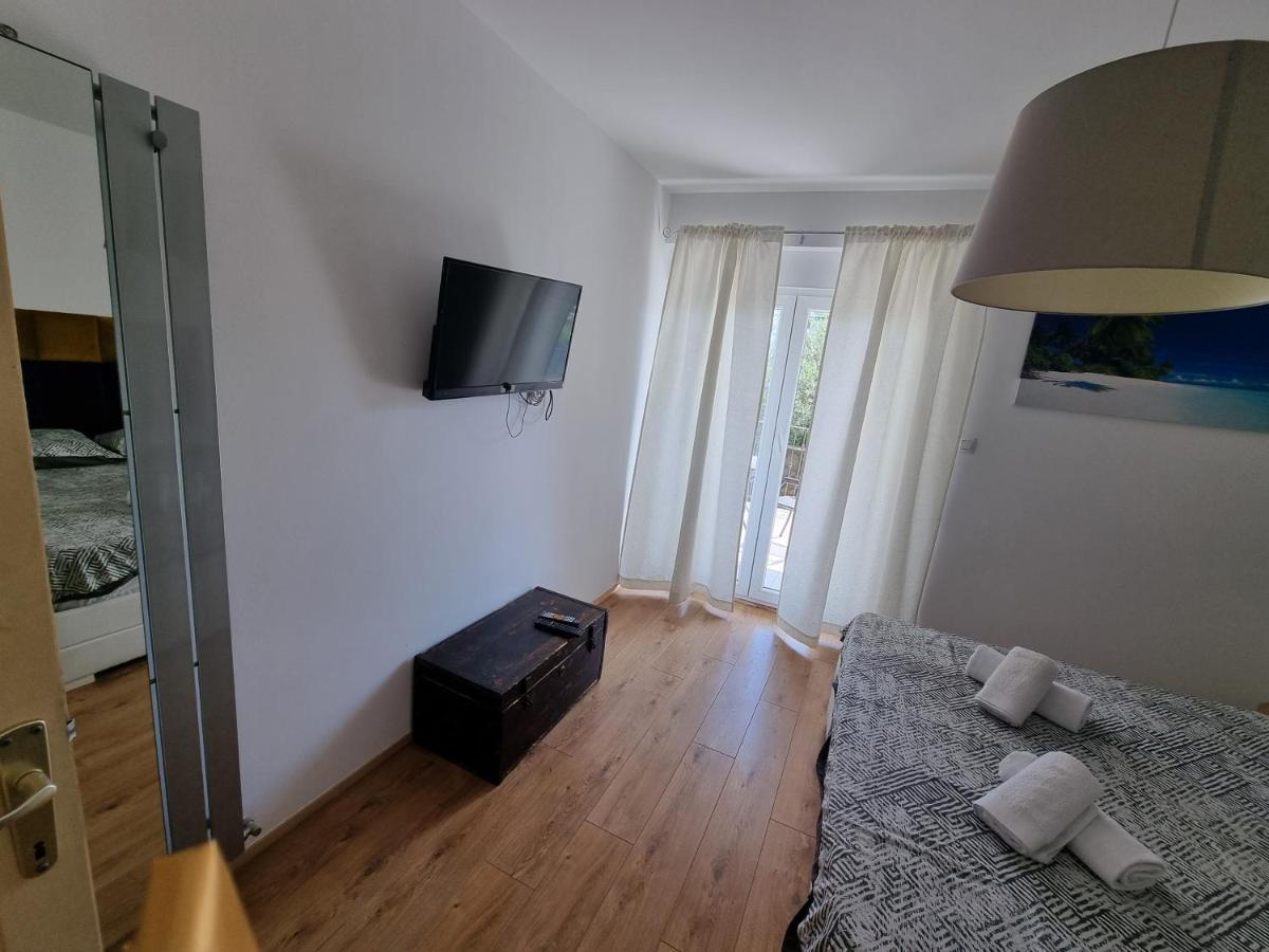 Modern Stylish Near *
