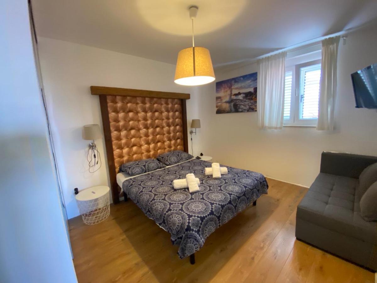 Modern Stylish Near *